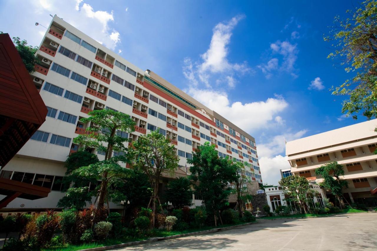 Jolly Suites & Spa Thapra Banguecoque Exterior foto